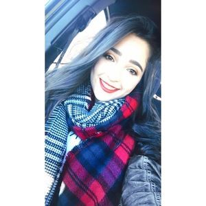 Meet your Posher, Cristina